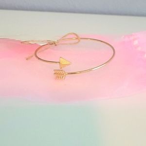 Gold arrow bracelet